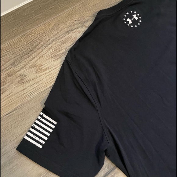 Under Armour Tee - Picture 7 of 8
